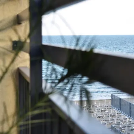 Appartamento Piazza Nember Attico Con Vista Mare
